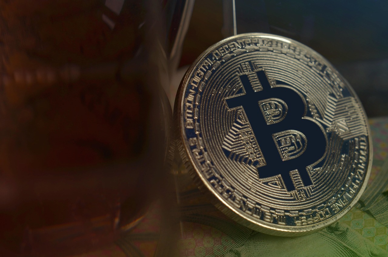 比特币减半满周年、涨逾三成！机构进场加速牛市