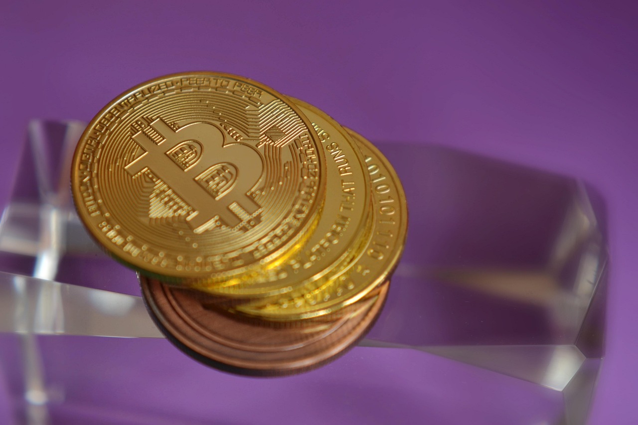 黄金再飙新高！数据：比特币通常在100~150天内跟进拉涨